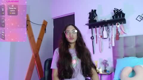 Snapshot of laureen_brown chatting on 11-23-25, 04:40 Laura online show from 11-23-25, 04:40