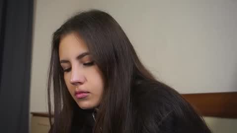 Snapshot of laureencadriel chatting on 11-28-25, 09:12 Monica online show from 11-28-25, 09:12