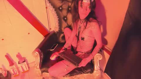 Lauren evans9 online show from 11-15-25, 04:10