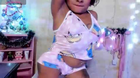 Snapshot of lauren_hills7069 chatting on 12-23-24, 02:24 Lauren online show from 12-23-24, 02:24