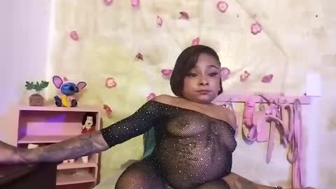 Snapshot of lauren_hills7069 chatting on 01-18-25, 04:48 Lauren online show from 01-18-25, 04:48