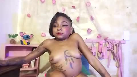 Snapshot of lauren_hills7069 chatting on 01-18-25, 07:59 Lauren online show from 01-18-25, 07:59