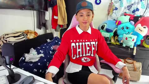 Snapshot of laurencesophiets chatting on 01-30-25, 05:39 SF online show from 01-30-25, 05:39