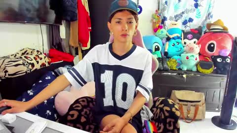 Snapshot of laurencesophiets chatting on 02-23-25, 06:01 SF online show from 02-23-25, 06:01