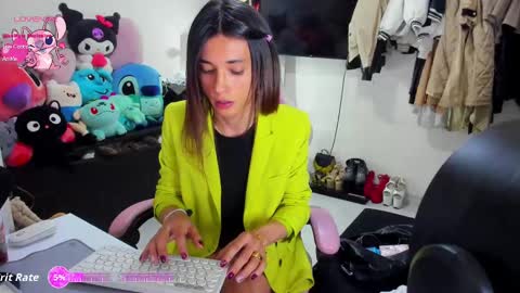 Snapshot of laurencesophiets chatting on 09-12-25, 07:58 SF online show from 09-12-25, 07:58