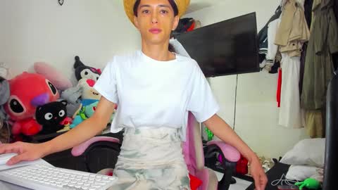 Snapshot of laurencesophiets chatting on 10-27-25, 05:50 SF online show from 10-27-25, 05:50