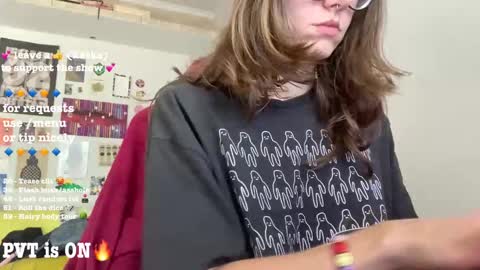 Snapshot of laurenipsumsit chatting on 10-08-25, 03:09 Lauren online show from 10-08-25, 03:09