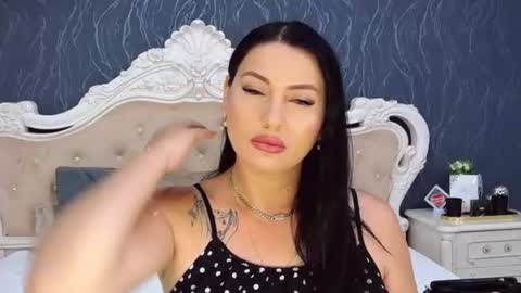 Laura online show from 07-14-26, 02:01