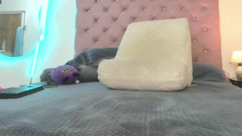 Snapshot of laurenlaine99 chatting on 06-25-26, 01:05 laurenlaine online show from 06-25-26, 01:05