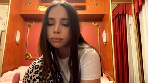 Laura online show from 01-12-26, 02:22