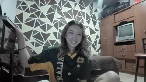laurenn_111 online show from 06-24-26, 09:08