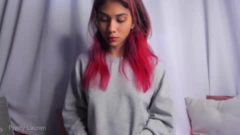 Snapshot of laurenn__1 chatting on 10-08-25, 08:17 Lauren online show from 10-08-25, 08:17