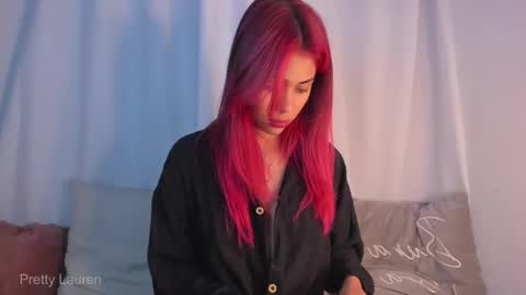 Snapshot of laurenn__1 chatting on 02-18-26, 02:51 Lauren online show from 02-18-26, 02:51