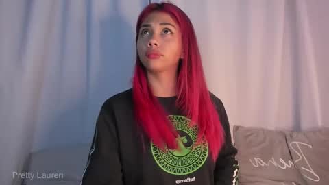 Snapshot of laurenn__1 chatting on 02-19-26, 02:40 Lauren online show from 02-19-26, 02:40