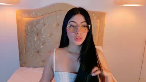 laurenn_smitth online show from 11-04-25, 12:37