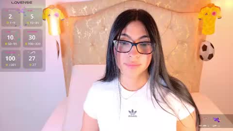 Snapshot of laurenn_smitth chatting on 06-18-26, 12:42 laurenn_smitth online show from 06-18-26, 12:42