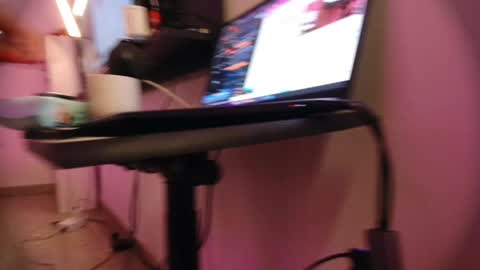 Snapshot of laurensaenz chatting on 05-19-26, 12:00 Lauren Saenz online show from 05-19-26, 12:00