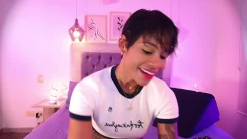 Snapshot of laurensaenz chatting on 06-05-26, 12:11 Lauren Saenz online show from 06-05-26, 12:11