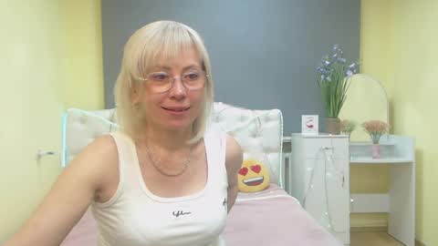 Snapshot of laurenwishy chatting on 05-15-26, 06:20 Lauren online show from 05-15-26, 06:20