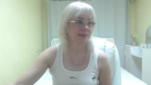 Snapshot of laurenwishy chatting on 05-23-26, 05:34 Lauren online show from 05-23-26, 05:34