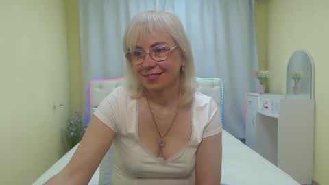 Snapshot of laurenwishy chatting on 05-30-26, 05:48 Lauren online show from 05-30-26, 05:48