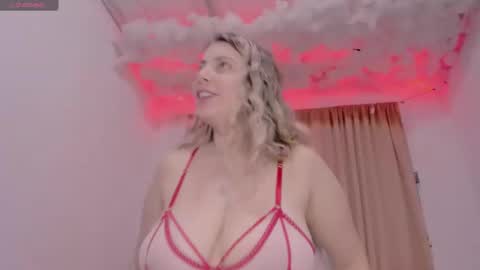 Snapshot of lauu_g chatting on 01-12-25, 06:49 Lauu G online show from 01-12-25, 06:49