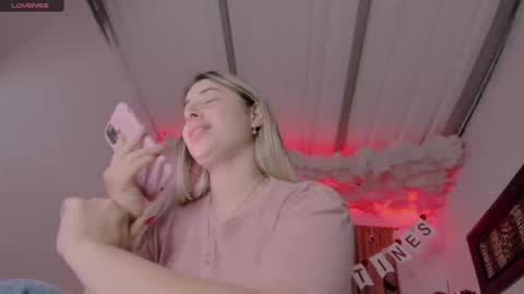 Snapshot of lauu_g chatting on 02-15-25, 03:09 Lauu G online show from 02-15-25, 03:09