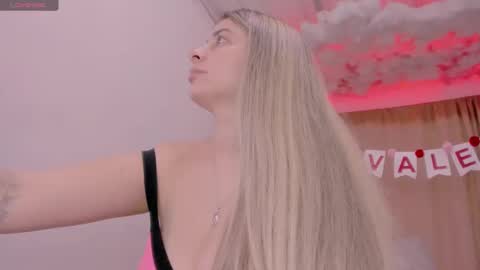 Snapshot of lauu_g chatting on 02-15-25, 06:12 Lauu G online show from 02-15-25, 06:12