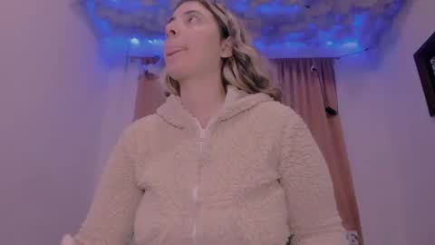 Snapshot of lauu_g chatting on 03-01-25, 07:41 Lauu G online show from 03-01-25, 07:41