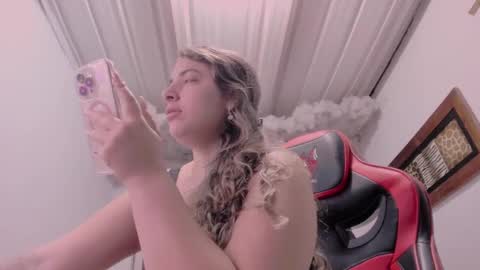 Snapshot of lauu_g chatting on 09-17-25, 09:11 Lauu G online show from 09-17-25, 09:11