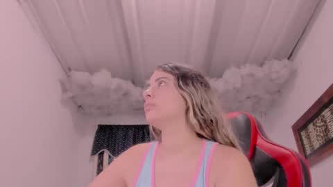 Snapshot of lauu_g chatting on 10-04-25, 11:08 Lauu G online show from 10-04-25, 11:08