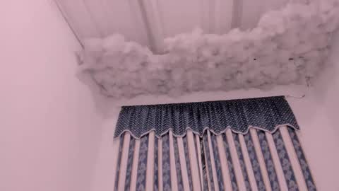 Snapshot of lauu_g chatting on 10-08-25, 10:24 Lauu G online show from 10-08-25, 10:24