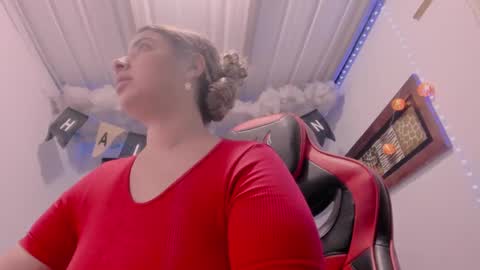 Snapshot of lauu_g chatting on 10-12-25, 02:54 Lauu G online show from 10-12-25, 02:54