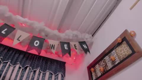 Snapshot of lauu_g chatting on 10-17-25, 09:34 Lauu G online show from 10-17-25, 09:34