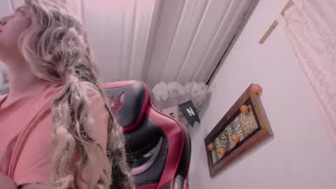 Snapshot of lauu_g chatting on 10-24-25, 09:17 Lauu G online show from 10-24-25, 09:17