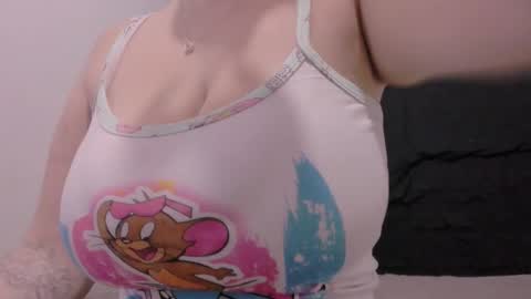 Snapshot of lauu_g chatting on 11-05-25, 10:15 Lauu G online show from 11-05-25, 10:15