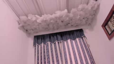 Snapshot of lauu_g chatting on 11-08-25, 10:48 Lauu G online show from 11-08-25, 10:48