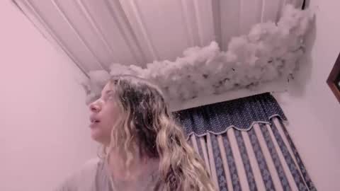 Snapshot of lauu_g chatting on 11-10-25, 10:25 Lauu G online show from 11-10-25, 10:25