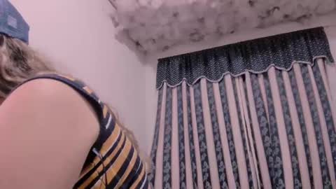 Snapshot of lauu_g chatting on 11-21-25, 02:43 Lauu G online show from 11-21-25, 02:43