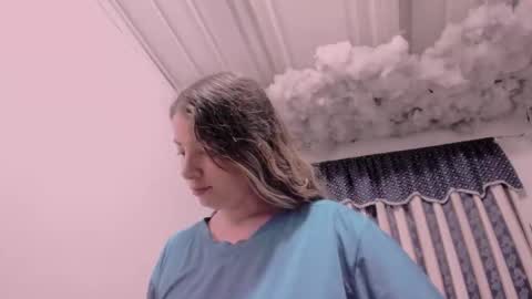 Snapshot of lauu_g chatting on 11-29-25, 10:40 Lauu G online show from 11-29-25, 10:40