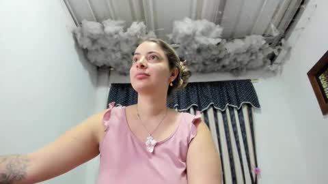 Snapshot of lauu_g chatting on 05-20-26, 09:26 Lauu G online show from 05-20-26, 09:26
