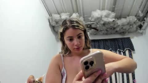 Snapshot of lauu_g chatting on 05-26-26, 10:00 Lauu G online show from 05-26-26, 10:00