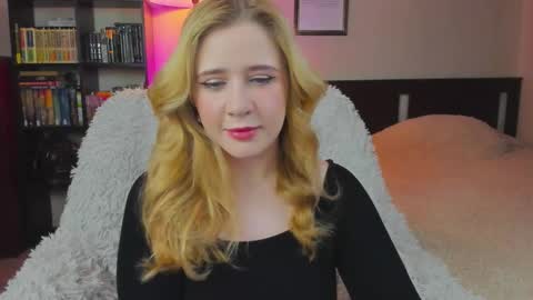 Snapshot of lavender_tender chatting on 09-17-25, 07:15 Lav online show from 09-17-25, 07:15