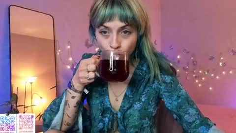 Snapshot of lavenderlav chatting on 06-01-26, 06:53 Melissa online show from 06-01-26, 06:53