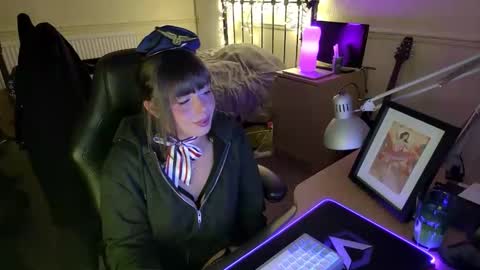 Snapshot of lavenderrzz19 chatting on 11-05-25, 12:38 Lavenderrzz online show from 11-05-25, 12:38