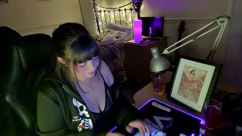 Snapshot of lavenderrzz19 chatting on 11-25-25, 02:39 Lavenderrzz online show from 11-25-25, 02:39