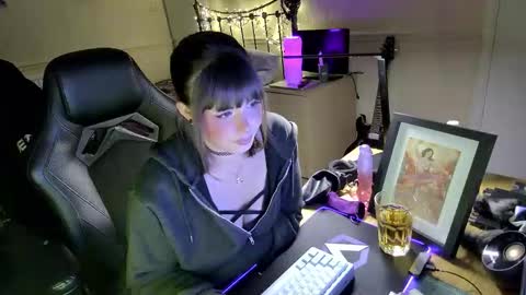 Snapshot of lavenderrzz19 chatting on 12-01-25, 03:50 Lavenderrzz online show from 12-01-25, 03:50