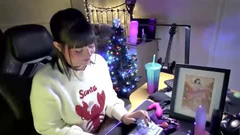 Snapshot of lavenderrzz19 chatting on 12-20-25, 12:56 Lavenderrzz online show from 12-20-25, 12:56