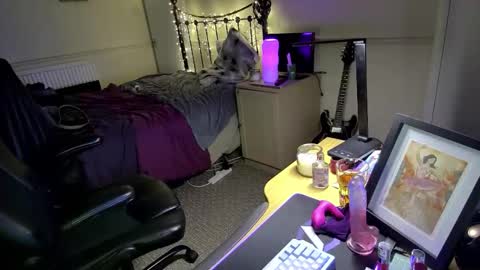 Snapshot of lavenderrzz19 chatting on 01-13-26, 03:06 Lavenderrzz online show from 01-13-26, 03:06