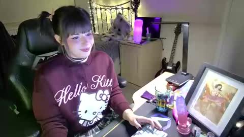 Snapshot of lavenderrzz19 chatting on 01-14-26, 02:01 Lavenderrzz online show from 01-14-26, 02:01